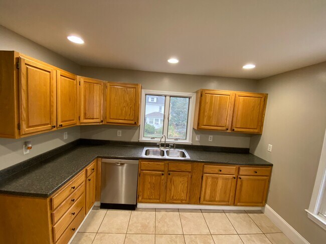 Large kitchen with newly upgraded stainless steel appliances - 72 Spring St