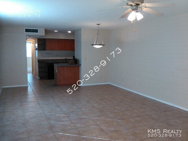 Building Photo - 2525 N Alvernon Way