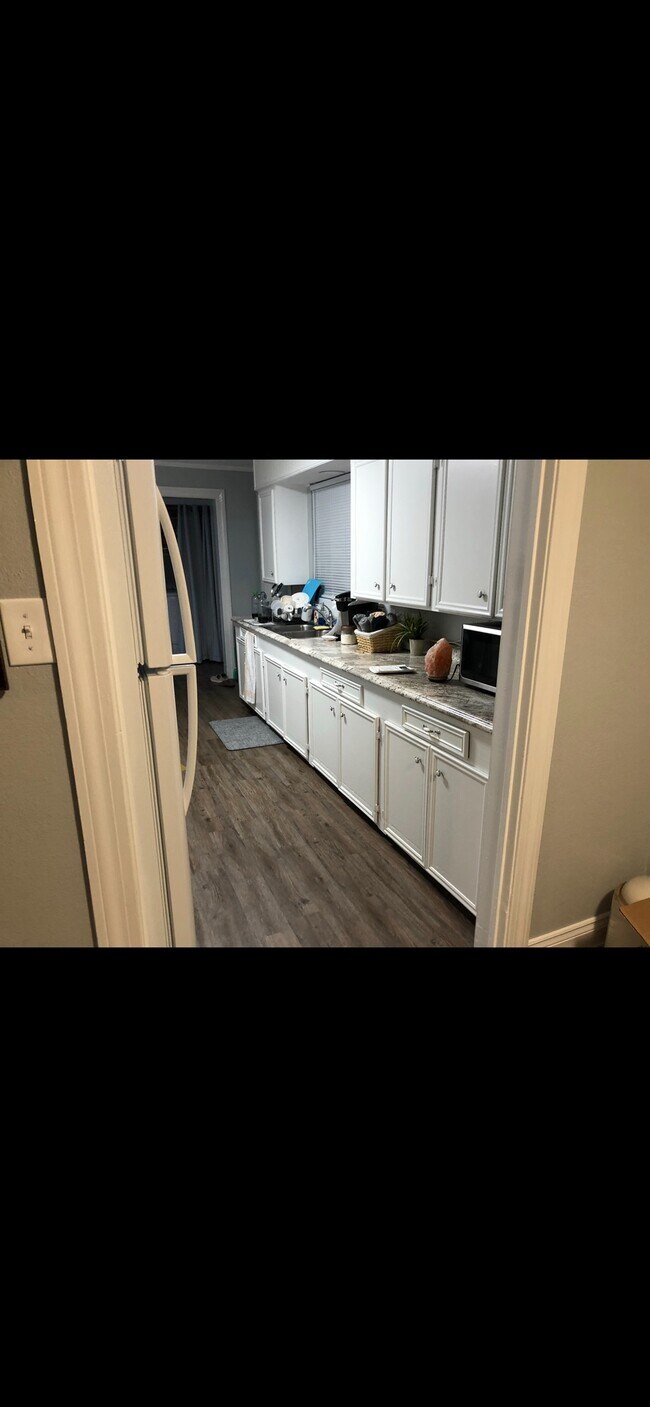 Foto del edificio - 205 Glen Ellen Dr