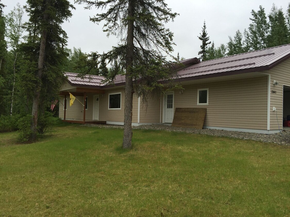 Primary Photo - 3 bed/2 bath/ 2 car garage home in NP avai...