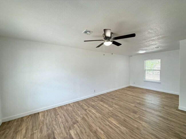 Foto del edificio - 339 Brettonwood Dr