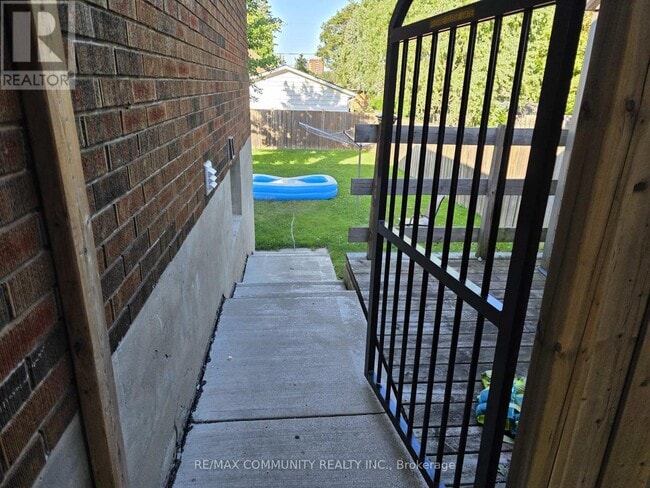 Building Photo - 345 Fairlawn St