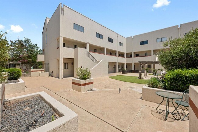 Foto del edificio - 2605 Enfield Rd