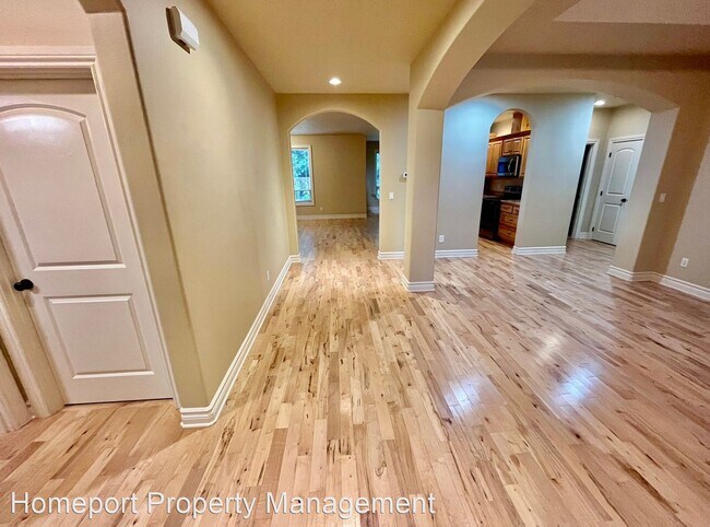 Building Photo - 3 br, 2 bath House - 2121 NW 13th St.