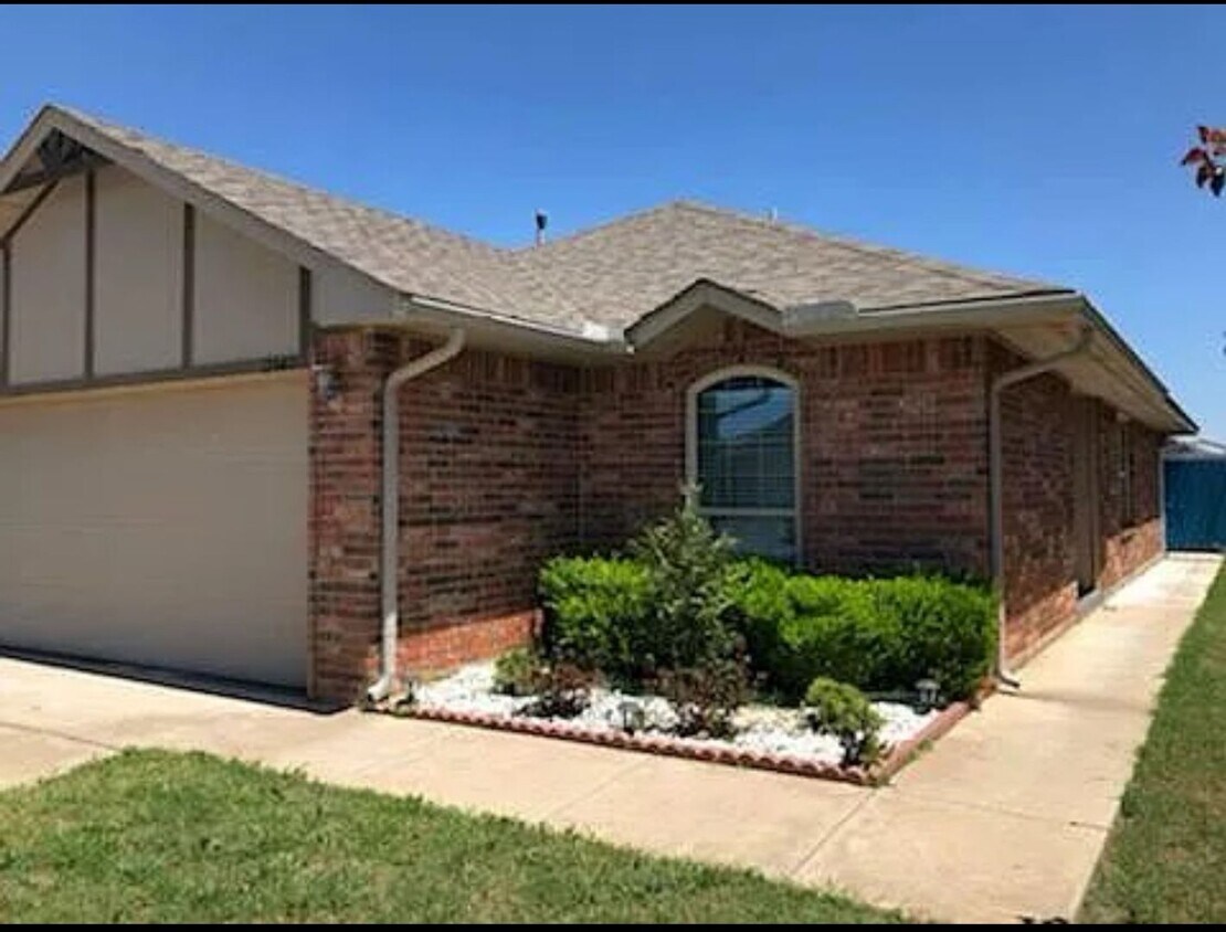 Primary Photo - Beautiful Home in NW Oklahoma City