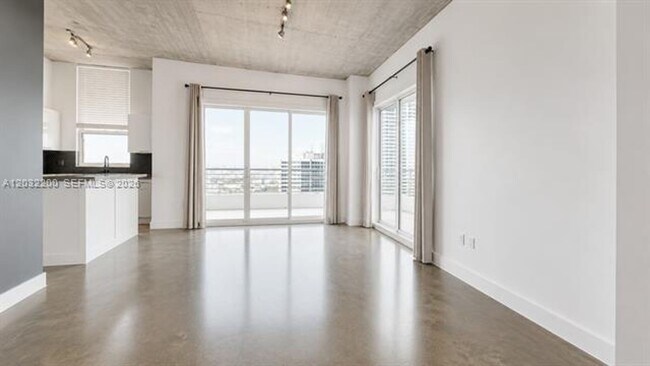 Foto del edificio - 133 NE 2nd Ave