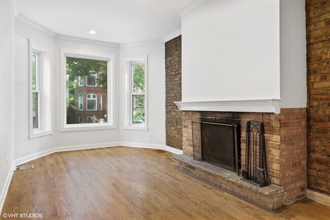 Foto del edificio - 862 W Newport Ave