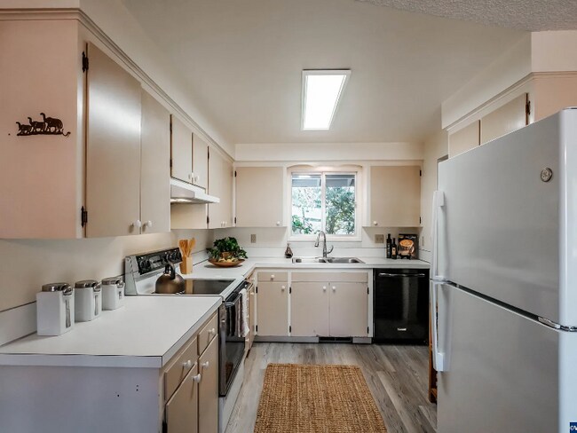 Foto del edificio - 2410 NW Wayland St