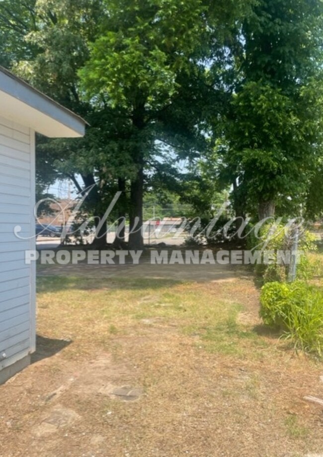 Building Photo - Very Nice Newly Rehabbed Home in North Mem...