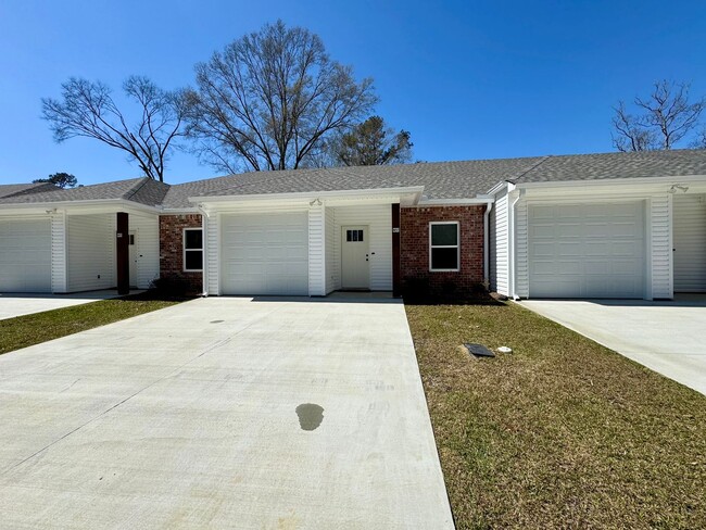 Foto del edificio - 2BD/2BA Townhome for Lease in Denham Sprin...