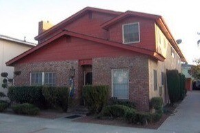 Espacioso 3-Bdrm, con 2 y estacionamiento privado; Sala de lavandería, - 2830 E 5th St