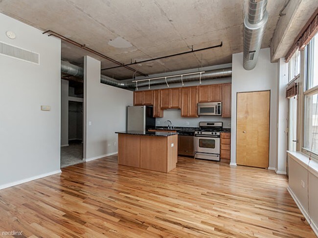 Building Photo - 6 S Laflin St