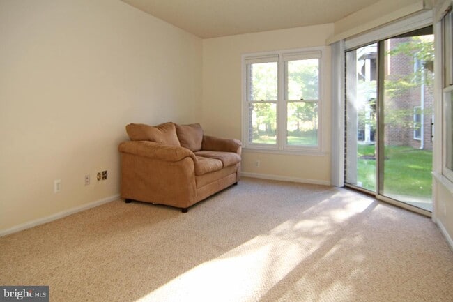Foto del edificio - 7600 Lakeside Village Dr