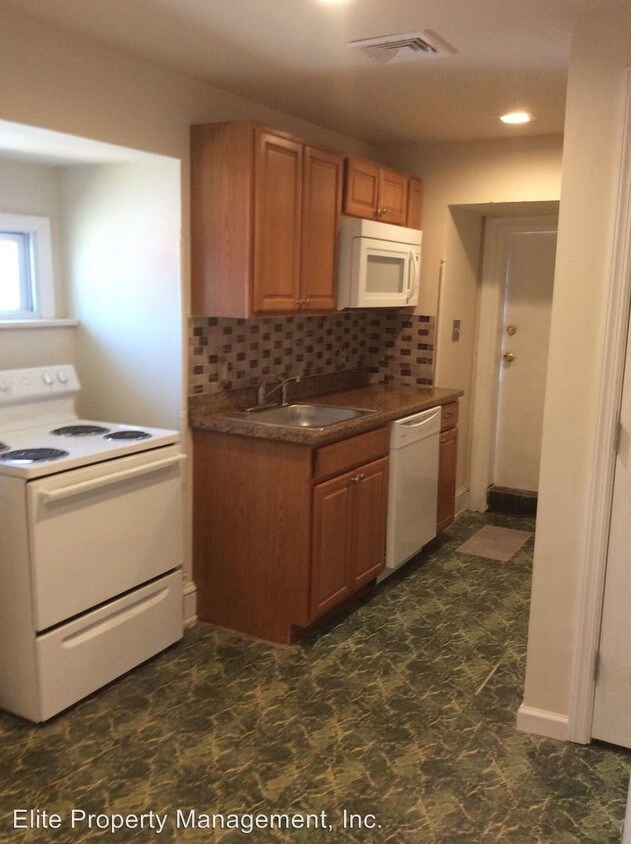 Primary Photo - 2 br, 1 bath House - 700 W King St. Apt. 3