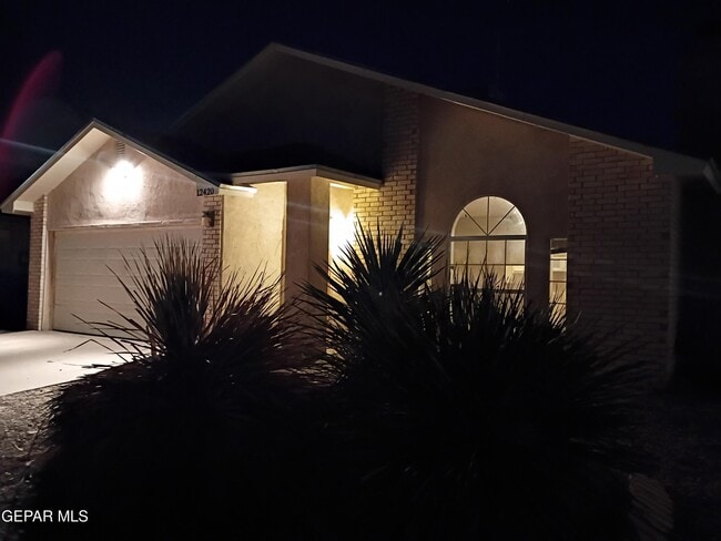 Building Photo - 12420 Flora Alba Dr