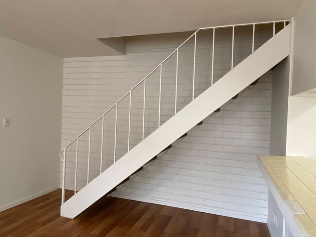 Building Photo - Large Two Bedroom Townhouse in Cal Villa