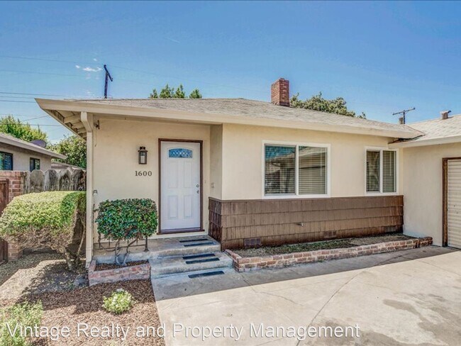 Building Photo - 3 br, 1 bath House - 1600 W. Locust St.