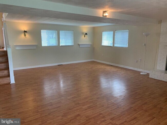 Building Photo - 1302 Pennington Ln
