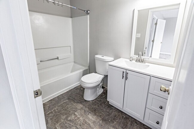 Foto del edificio - Renovated Townhome in Woodburne