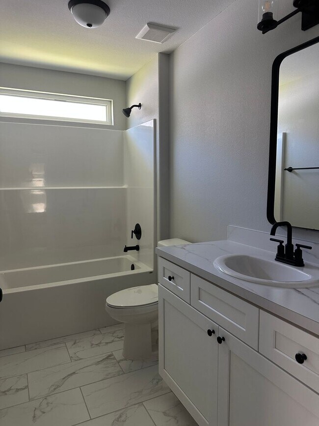 Foto del edificio - Newly Built 4 Bedroom Home Available!