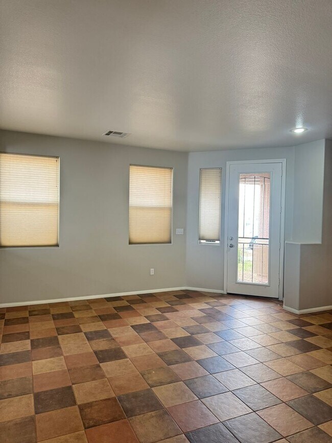 Foto del edificio - **Spacious 4-Bedroom Home in the Southwest!**