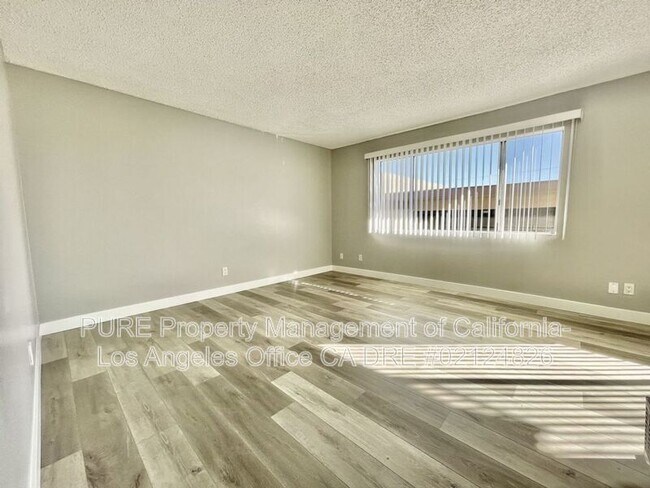Foto del edificio - 651 W 12th St