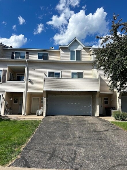 Building Photo - 6886 Meadow Grass Ln S
