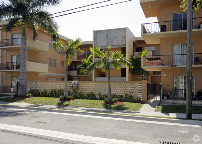 Building Photo - Causeway Apartments