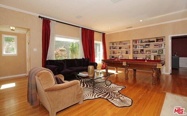 Building Photo - 1318 San Ysidro Dr