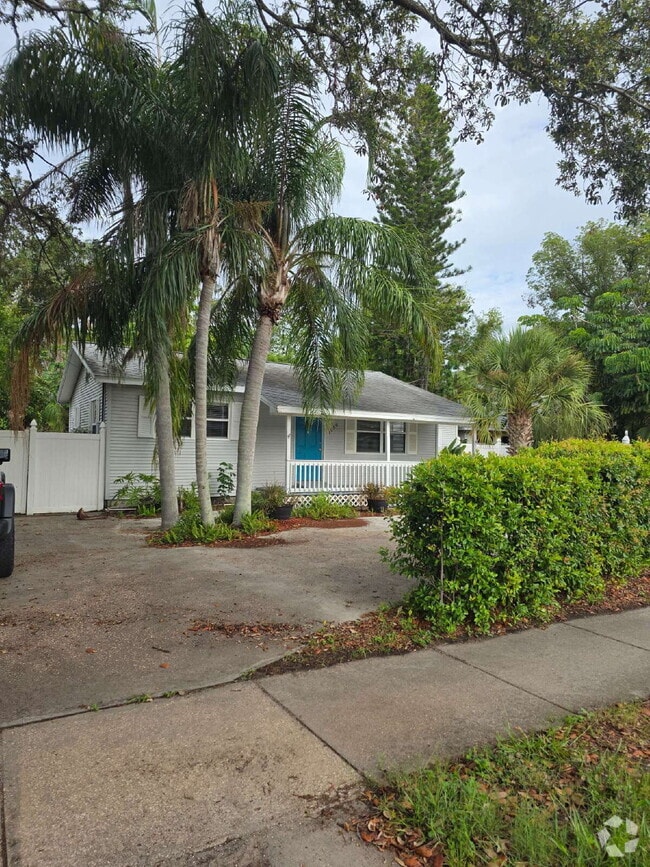 Building Photo - 1090 N Florida Ave