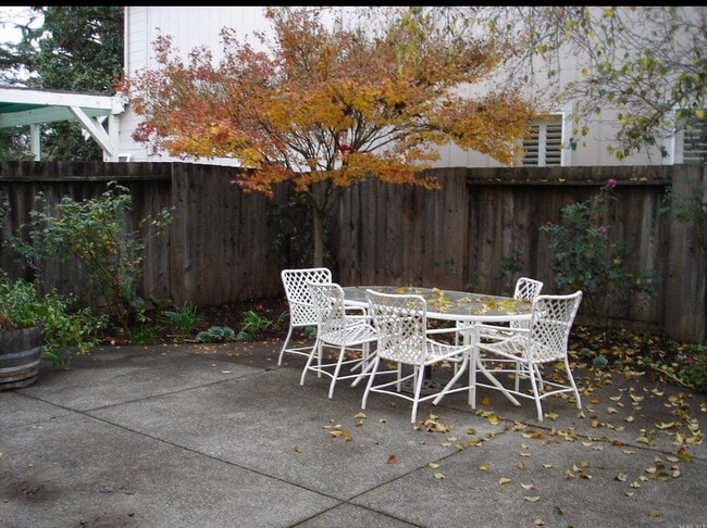 Foto del edificio - 4247 Flat Rock Cir