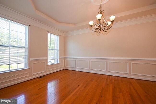 Building Photo - 5313 Queensberry Ave