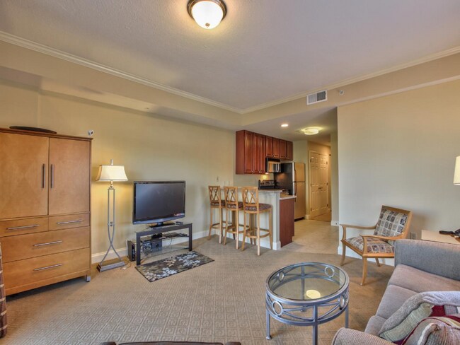 Foto del edificio - 215 W College Ave