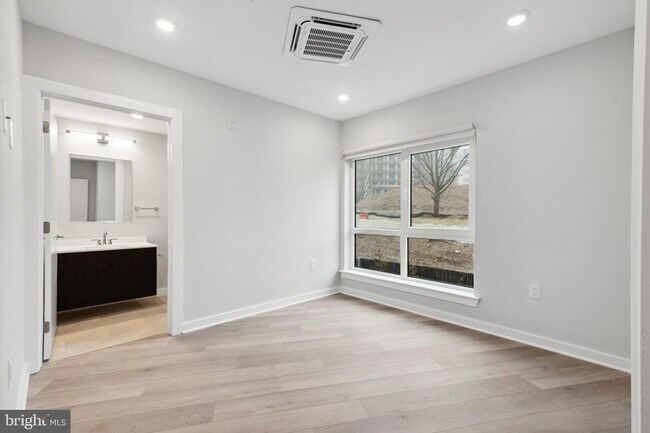 Foto del edificio - 3449 Scotts Ln