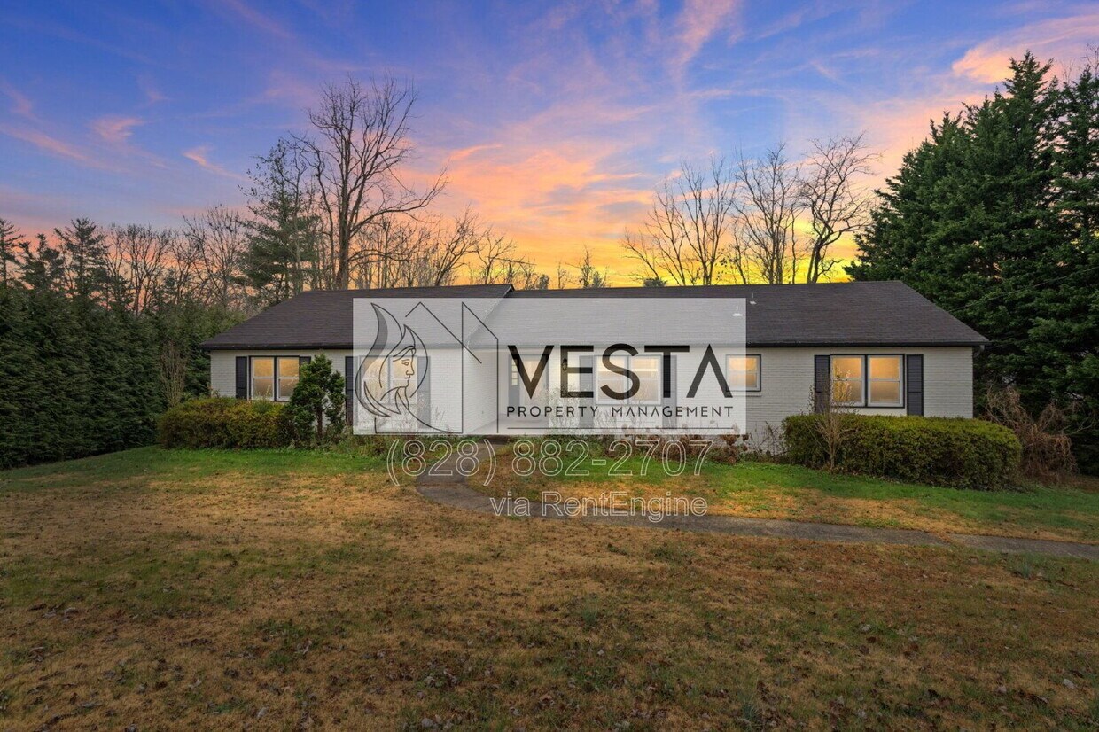 Primary Photo - 90 Knob Hill Rd