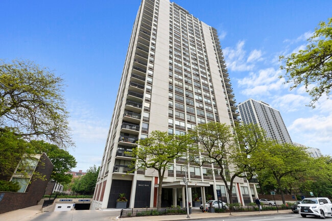 Building Photo - 1455 N Sandburg Terrace