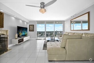 Building Photo - 2030 S Ocean Dr