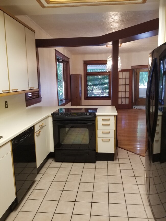 Building Photo - 347 E 700 S