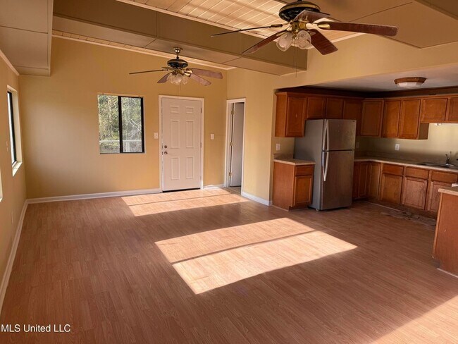 Foto del edificio - 10633 Woolmarket Lake Rd