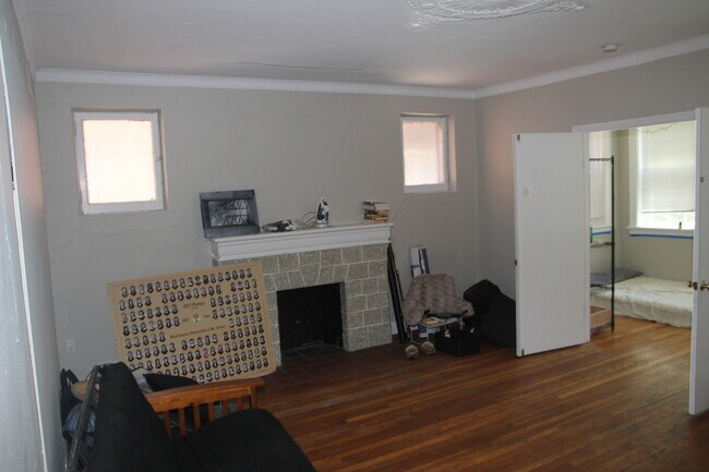 Foto del edificio - 6643 Kingsbury Blvd