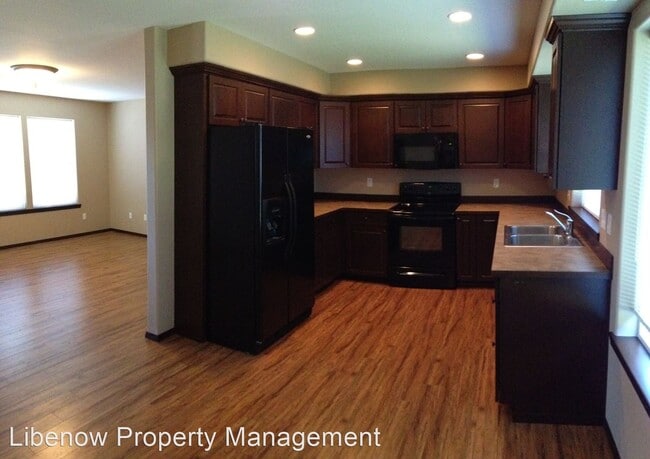 Building Photo - 3 br, 2.5 bath Apartment - 2100 N Chestnut St