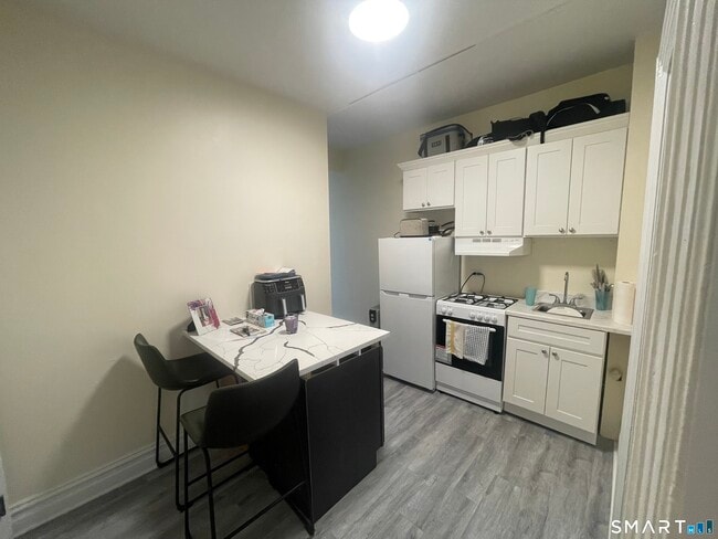 Building Photo - 355 Greenwich Ave