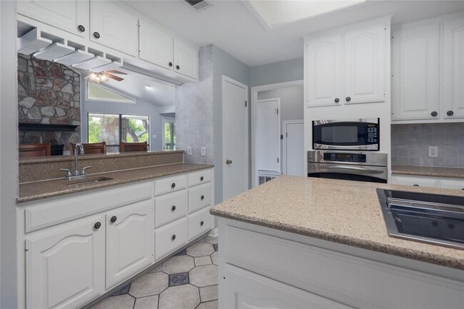 Building Photo - 13111 Mansfield Dr