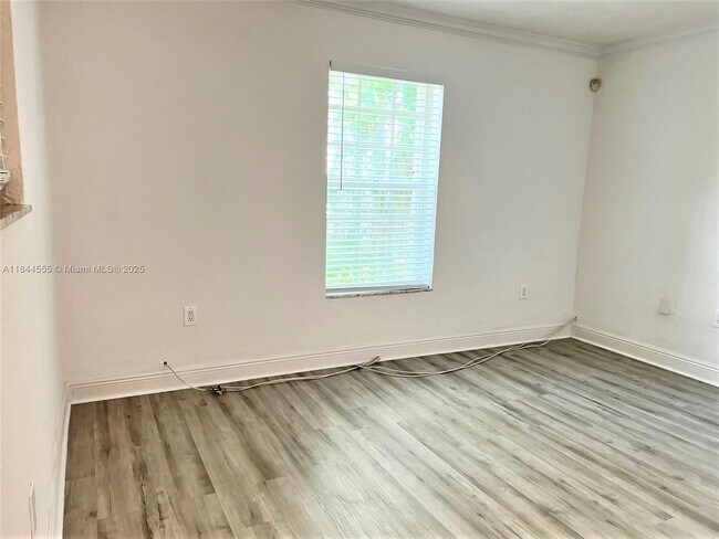 Foto del edificio - 636 NE 63rd St