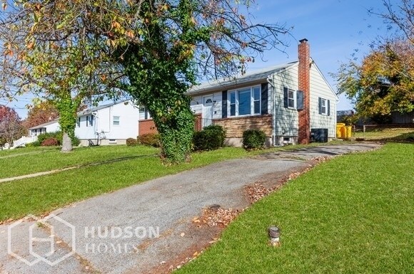 Building Photo - NOW AVAILABLE! - 20 Rosedale Ave, Glen Bur...