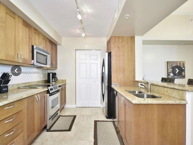Building Photo - 1755 E Hallandale Beach Blvd