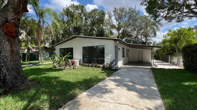 Building Photo - 2615 Michigan Ave