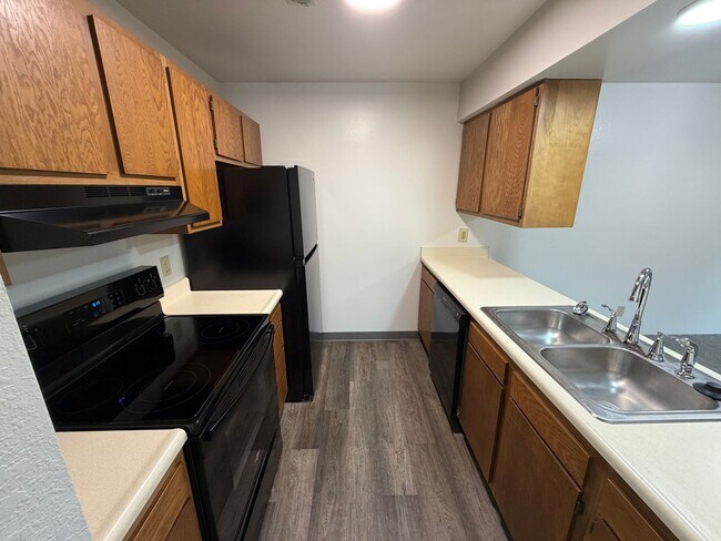 Building Photo - 2203 Spansail Dr