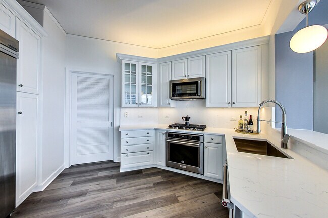 Foto del edificio - 420 E Waterside Dr