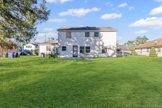 Building Photo - 114 Millbrook Dr